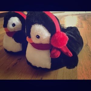 NWT 🐧adorable penguin slippers from Aeropostale